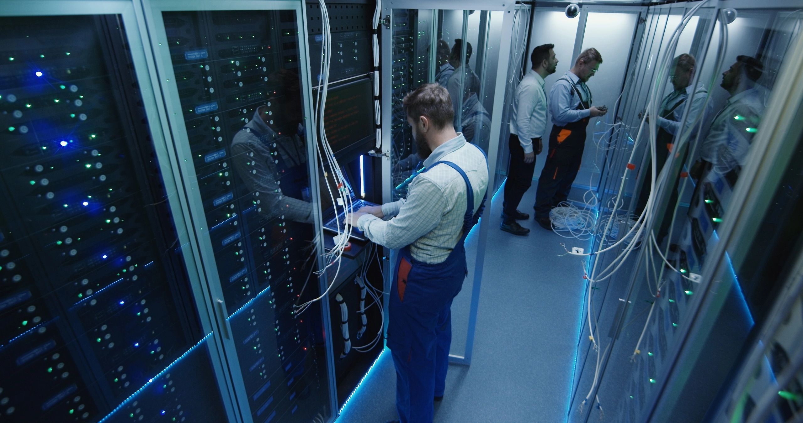 Low-voltage installation team at work